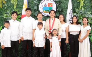 mayor of lipa|LIPA CITY MAYOR ERIC AFRICA .
